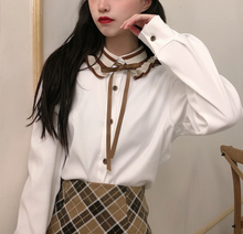 画像をギャラリービューアに読み込む, 新しくしたネイルに担当が気づいてくれたショコラブラウス