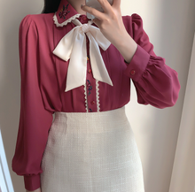 画像をギャラリービューアに読み込む, 担当の前では大丈夫なふりをしちゃういちごブラウス