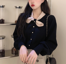 画像をギャラリービューアに読み込む, 推しのグッズが届いてワクワクしちゃう子犬カーディガン