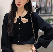 画像をギャラリービューアに読み込む, 推しのグッズが届いてワクワクしちゃう子犬カーディガン