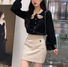 画像をギャラリービューアに読み込む, 推しのグッズが届いてワクワクしちゃう子犬カーディガン