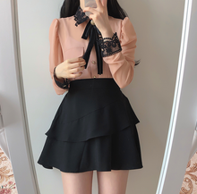 画像をギャラリービューアに読み込む, 香水を推しとおそろいにしちゃうメイドブラウス