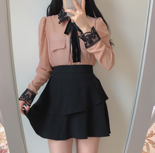 画像をギャラリービューアに読み込む, 香水を推しとおそろいにしちゃうメイドブラウス