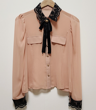 画像をギャラリービューアに読み込む, 香水を推しとおそろいにしちゃうメイドブラウス