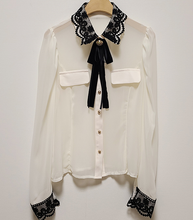 画像をギャラリービューアに読み込む, 香水を推しとおそろいにしちゃうメイドブラウス